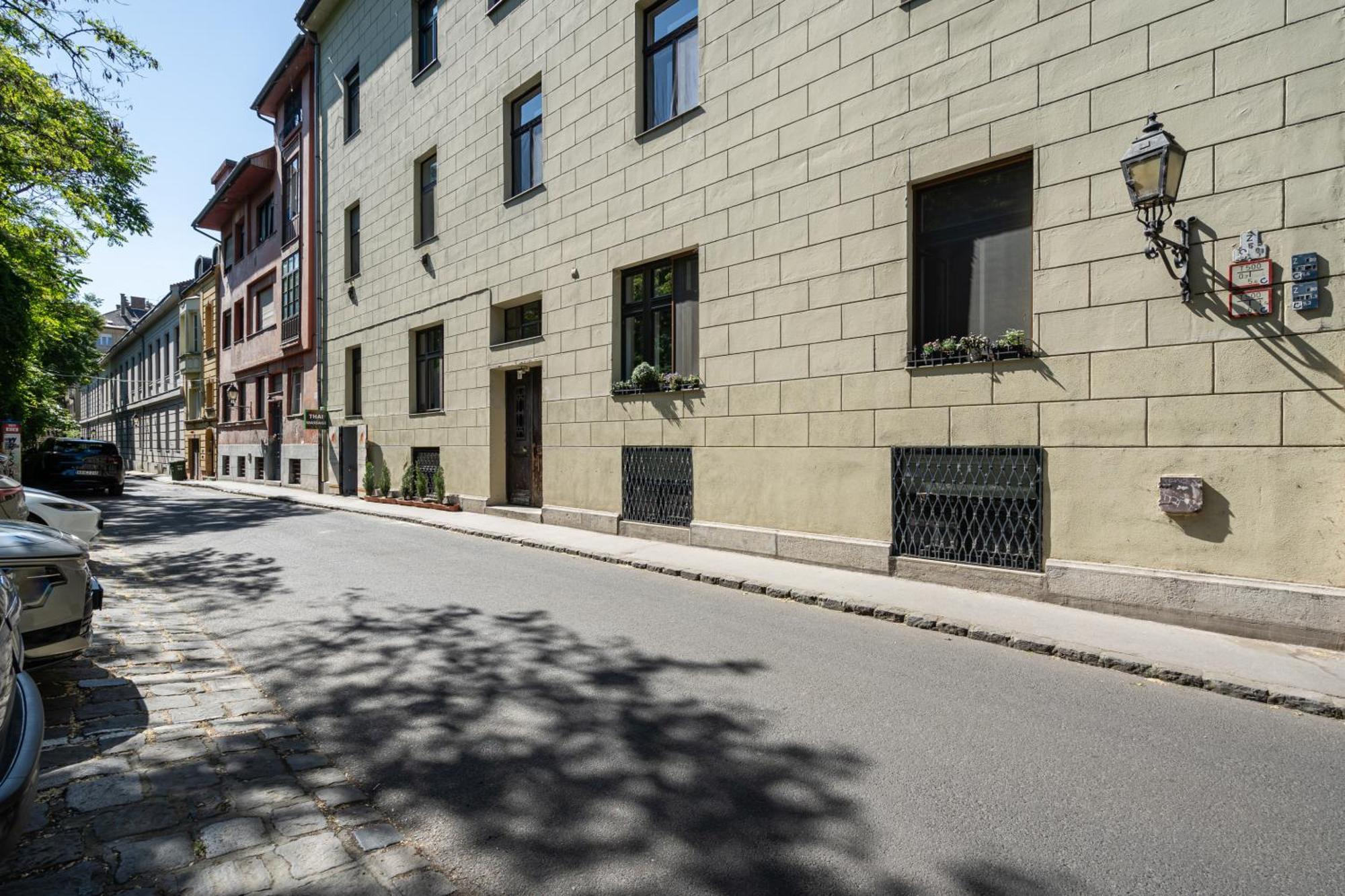 Castle Chainbridge Apartment ブダペスト エクステリア 写真