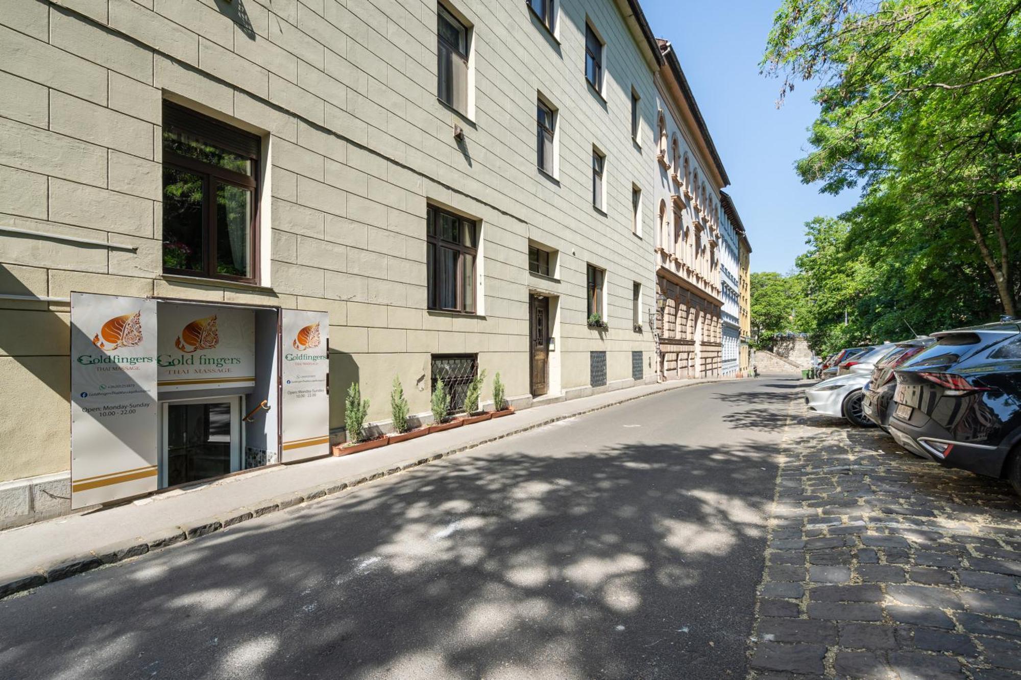 Castle Chainbridge Apartment ブダペスト エクステリア 写真