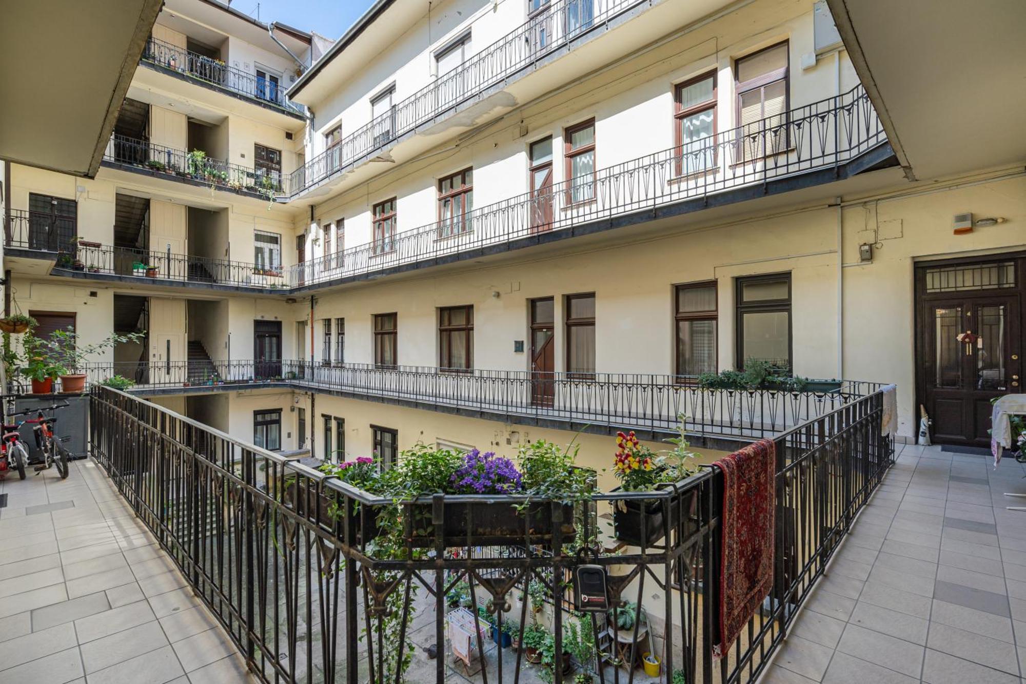 Castle Chainbridge Apartment ブダペスト エクステリア 写真